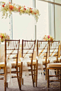 浪漫的美国西雅图 Four Seasons Hotel Seattle室内婚礼 : 浪漫的美国西雅图 Four Seasons Hotel Seattle室内婚礼，白色的经典主打色彩，与透明的玻璃、金色竹节椅、通透的花门背景都展示了一场精致细节的婚礼场景