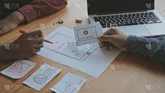 设计师手绘(UX) (UI)平面设计师创意草图规划应用程序流程开发原型用于智能手机上的应用程序