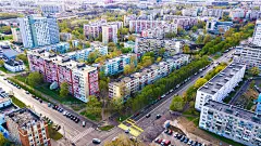 大城市春季鸟瞰图。城市的明斯克