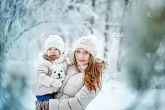 冬天,女婴,母亲,拿着,森林,休闲活动,雪,人的脸部,纯洁