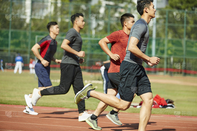 青年人,男人,运动跑道,成年的,慢跑,少量人群,努力,东亚,田径跑道,男性