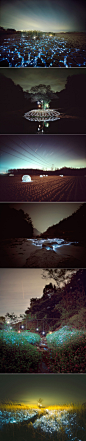 韩国摄影师Lee Eunyeol的Starry Night系列作品。他在沉寂的黑夜用彩色光源完成了自然风景的转换，将人们熟悉的夜空景象与重新打造的光学影像结合在一起，从而产生一种新的景观。
