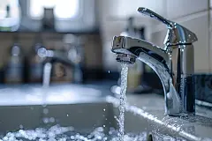 用品美观水龙头图片摄影图