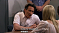 《2 Broke Girls》里落魄大小姐Caroline的爸爸~一切故事的源头！~但是还留了一匹马给Caroline……