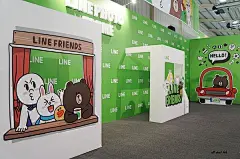 LINE互動樂園展(台中場)：LINE FRIENDS互動樂園 台中場 兔兔熊大超可愛 快來和真人大小公仔合照!
