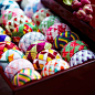 加賀友禅の余り糸から生まれた、小さな伝統工芸。|日本の四季を絹糸で描く　華やか加賀ゆびぬきの会