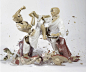 德国摄影师 Martin Klimas 高速拍摄从高处掉落的陶瓷雕塑，巧妙的获得了中国武术的力量感。弱弱的问一句这个得摔多少件瓷器？