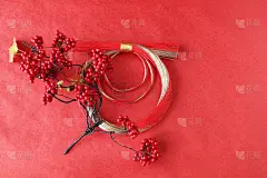 日本的新年形象——瑞穗花环和红浆果