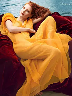 00_Jessica-Chastain-by-Annie-Leibovitz-for-Vogue-US-December-2013-Work-of-Art-cover-without-texts.jpg (2316×3084)