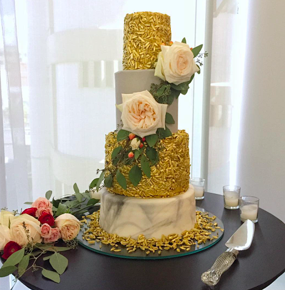 金色婚礼蛋糕
成都婚礼甜品台制作，成都甜...