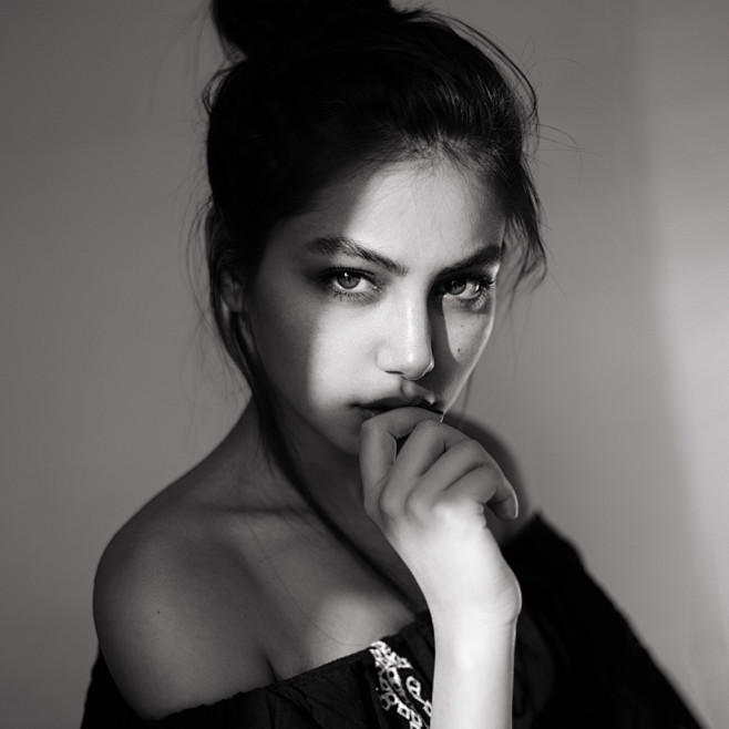 美女国外性感脸部光影高级黑白