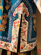 矜贵国风红楼梦彩绣辉煌的服饰是这样的✨ : *花瓶多宝博古图八合如意云肩清汉氅衣* 原创设计，带着龙涎香的幽深与红墙金瓦的影子，是浪漫的宫廷审美。插上点翠发簪步摇，皓腕叠戴翡翠手镯，千年只是刹那，古时明月照今人，你依旧是紫禁城里的人间富贵花。�