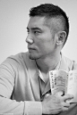 本木雅弘 Masahiro Motoki 
本木雅弘，日本著名演员。2008年出演电影《入殓师》该片获第81届奥斯卡金像奖：奥斯卡最佳外语片奖