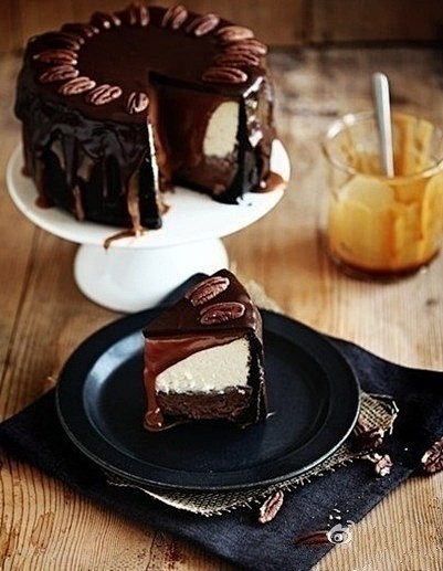 巧克力焦糖芝士蛋糕，喜欢的要不要来一块呀...