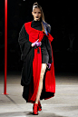 Yohji Yamamoto2012秋冬高级成衣发布秀_2012巴黎时装周图片348591_T台展示_VOGUE时尚网