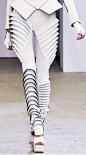 JOJO POST FASHION：可穿戴技术。 现代，疯狂的赛博朋克发型，未来派时尚，网络时尚，未来派外观，鞋子，夜晚，白天，女孩，青少年，女人，男人时尚。 帽子，袖口，手链，指甲，未来派男孩，赛博朋克，赛博朋克，赛博头发，未来时尚。 蒸汽，甲壳，未来，性感，化妆，未来派，未来派，科幻，科幻，未来派女孩，未来派风格，未来派时尚。