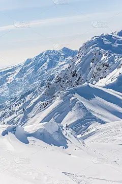 冬天在山上滑雪胜地