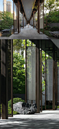 广州保利·悦公馆

风雨连廊链接大门与会客厅，水景与绿化穿插其中，通过曲线的前后设置、景石与植物的不同搭配，达到了步移景异的效果。