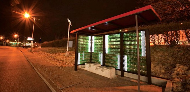 肯塔基州回收瓶公交站是由肯塔基大学学生A...