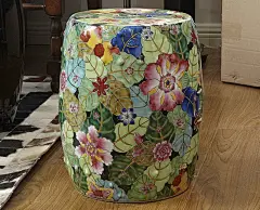 东情西韵

位置：三期310-311、324-325
品类：综合配置/陶瓷玻璃/家居饰品
风格：混搭/中式
品牌简介
春在东方（CZDF）家居是目前国内“新中国风”产品及设计最具影响力的品牌之一
国内第一家明确提出“新中国风”风格品牌。并专注于此文化风格研究及打造整体品牌家居的企业。
“新中国风”是以东方智慧为依托的无国界，无文化边界的人,艺术,生活三位一体的东方人居生活方式。
以“东方文化”为基点，融汇不同文化与时代的精粹，诠释东方气质与内涵。
春在东方公司正式成立于2009年。
凭藉对中国文化及家居潮