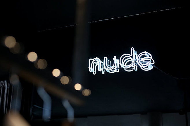 Nude Studio设计师服装店极简l...