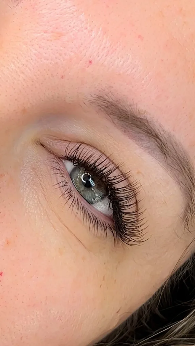 Lash Artist & Educator %7C Kaisi_9ee5765f-花瓣网