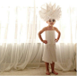 一位摄影师妈妈和她4岁的女儿，超萌的纸制服装秀 - http://www.ownlike.com