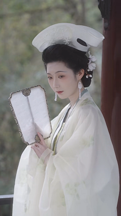 瑞雪中天采集到汉服头饰