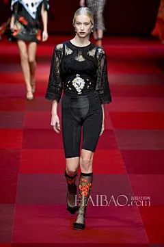 热情奔放西班牙风情入侵西西里！杜嘉班纳(Dolce&Gabbana;)2015春夏女装秀，海报带你亲临2015春夏米兰时装周_第17页_Dolce&Gabbana;