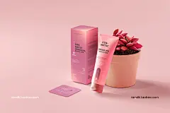 101款化妆品品牌Logo设计名片包装瓶册子展示贴图样机PSD模板 101 Cosmetic Branding Mockup Scenes
