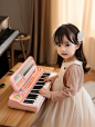 fuzaolab_The_little_girl_is_sitting_at_the_table_there_is_a_pia_d53ac989-2a3b-4e31-8928-828d486b7103.png (928×1232)