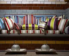 莫迪雅

位置：一期5038
品类：家纺布艺
风格：混搭/美式/欧式/新古典/古典/后现代/现代
品牌简介
莫迪雅布艺设计，专门从事样板房，酒店，会所，别墅软装及配套布艺设计。主营产品为抱枕，床品，窗帘及家具工程面料，风格多样，包括新古典，美式，简欧，港式，现代，东南亚，新中式及儿童房。抱枕大多为原创设计款，独家定制以及国外进口款型。面料也有代理国外PT等品牌。可以为设计师做工程项目进行独家定制，也可以为家具厂提供软装布艺配套产品。