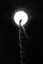  tannis-bike-tunnel da Jeremy Hiebert



 Tramite Flickr:
 At the end of this trail, you can ride through a huge culvert under the highway. This is Tannis almost all the way through – I thought it almost looked like a full moon reflected over water, givin