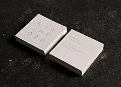 #设计视角# 一组干净极简风格的名片设计 ​​​​