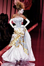 (27 条消息) 如何评价 John Galliano 在 Dior 时期的作品？ - 知乎 : 今天翻看了他10多年前的作品，从他的作品中看到了我个人特别喜欢的东方元素和民族元素，由此对他产生了强…