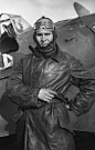 黑海舰队空军歼击航空兵第62旅第8飞行团飞行员V.M. 鲍罗丁在 I-16 战斗机前，1941 年12月28日在空战中牺牲 #伟大的卫国战争# ​​​​
