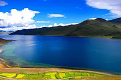 羊湖，与纳木措、玛旁雍措并称西藏三大圣湖。生活不止眼前的苟且，还有诗和远方的湖泊