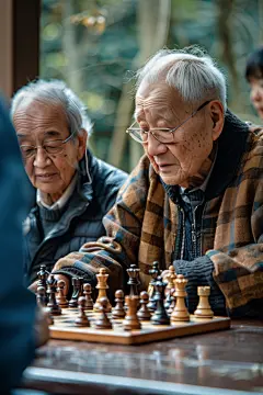 老人生活习惯相伴下棋图片