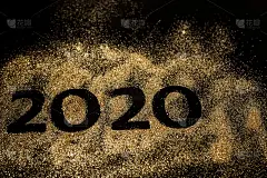 2020年新年快乐。创意拼贴数字2和零组成了2020年。美丽闪闪的金色数字2020在黑色的背景设计。