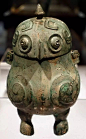 这件最“萌”文物是山西博物馆馆藏的商代青铜器鸮卣(xiāoyǒu)，鸮是猫头鹰，鸮卣则是一种酒器，是商代晚期精美的艺术品。