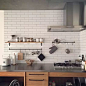原木色柜子+白色墙壁，典型日式厨房