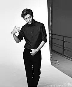 #鹿晗 #硬照 #壁纸 #卡地亚  
卡地亚携手品牌挚友鹿晗，真我呈现Juste un Clou独立精神：http://t.cn/R53TlX0