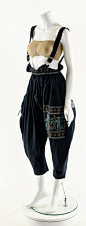 其中包括图片：Aztec Mayan Overalls,Suspender Bib Jumpsuit,Tribal Bowler Jumper,Vintage Black Onesie,Tribal Southwest Overalls,Unique Rare Jumpsuit,ArtDeco