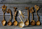木雕勺子，来自：英国雕塑家 Giles Newman。