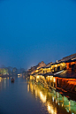 乌镇的夜晚，历史的风景秀丽的小镇，浙江，中国
Wuzhen at night, historic scenic town, Zhejiang, China