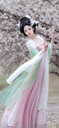 花香暗自许，浓淡两相知
采集@别致的七
cr：是子笙_