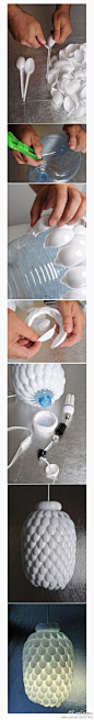 吊灯~用1堆白色塑料勺子+1个大号矿泉水瓶+白炽灯泡+带线开关等材料制作的吊灯，造型看上去还不错~感兴趣且有时间 就试试吧~~
