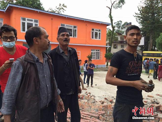 尼泊尔发生8.1级地震 加德满都多处房屋...