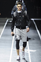 Male Fashion Trends: Plein Sport Fall-Winter 2017 - Milan Fashion Week : Lanzando una colección enteramente paa ejercitarse, Plein Sport de Philipp Plein se basa en la energía de su ADN sumando diseños urbanos a colores neón que sobresalen de entre las pr