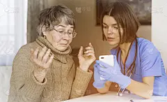 奶奶80岁了，不懂如何与医生沟通。